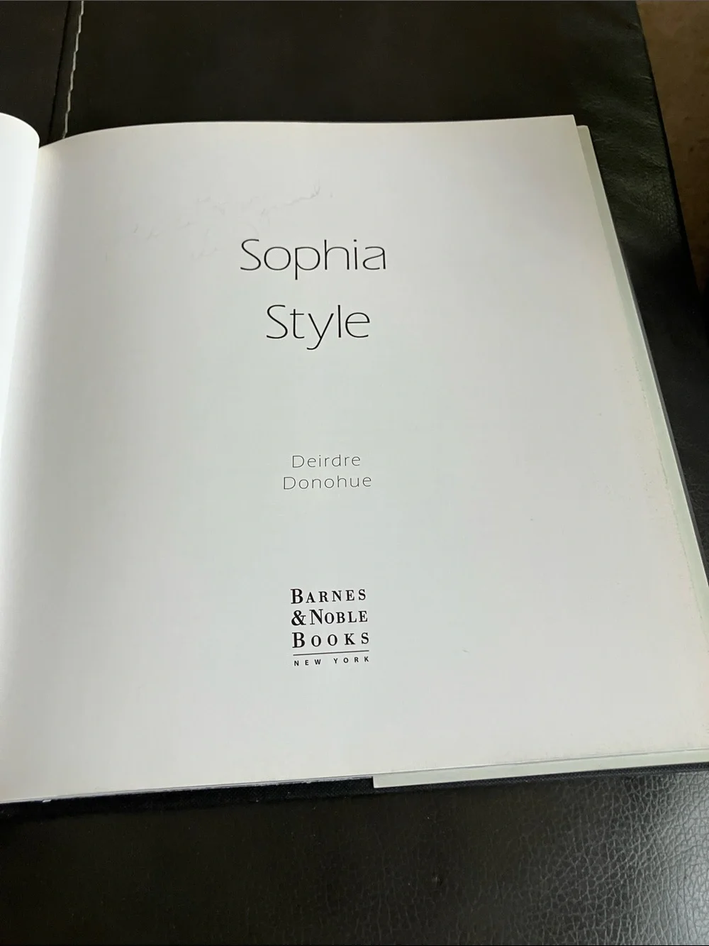 Barnes & Noble image shows